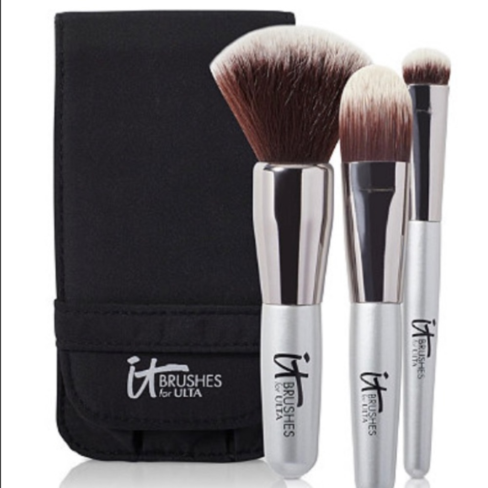 IT cosmetics brushes Must Have Airbrush travel set